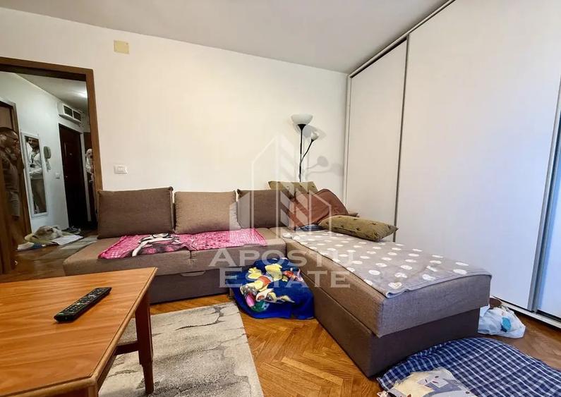 Apartament cu 3 camere, etajul 1, centrala proprie, zona ... - 1
