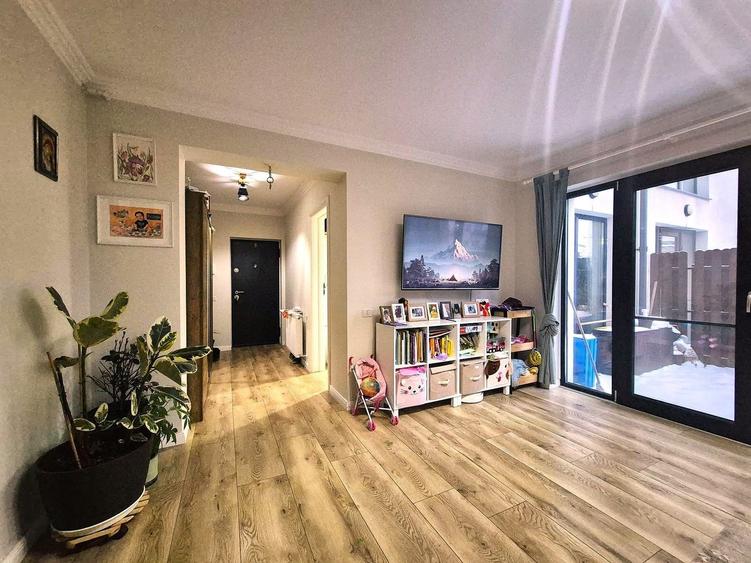 Zona Coresi, 2 camere ,59 mp,  cu grădină proprie și  loc de parcare. - 1