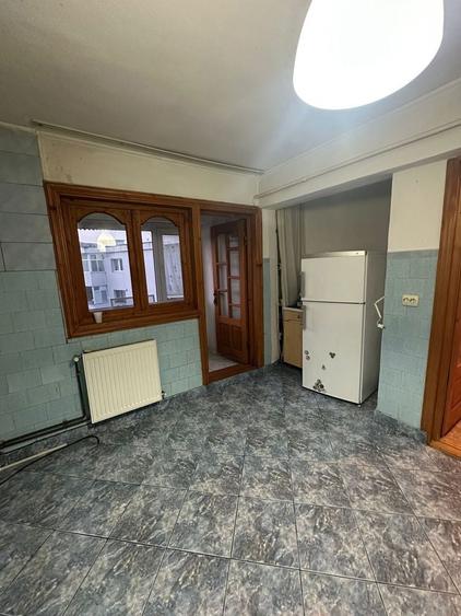 Apartament 3 camere, CF 1 sporit, decomandat 90 mp, 3 balcoane, 2 bai - 11