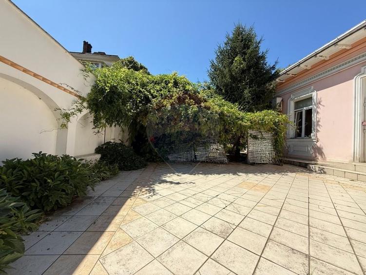 Casa interbelica de vanzare - probabil cea mai frumoasa din Roman - 14