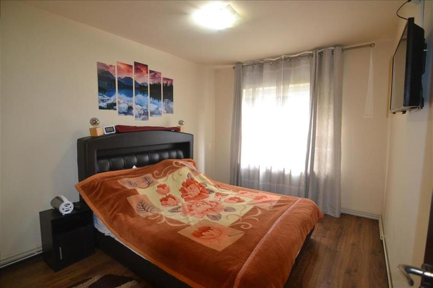Apartament 3 camere decomandat 2 bai.2 balcoane  etajul 2   Judetean - 23