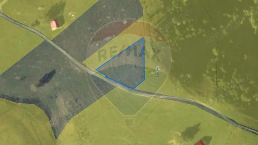 Priveli?te superba catre mun?i | 1924 mp | Apa ?i curent pe teren - 10