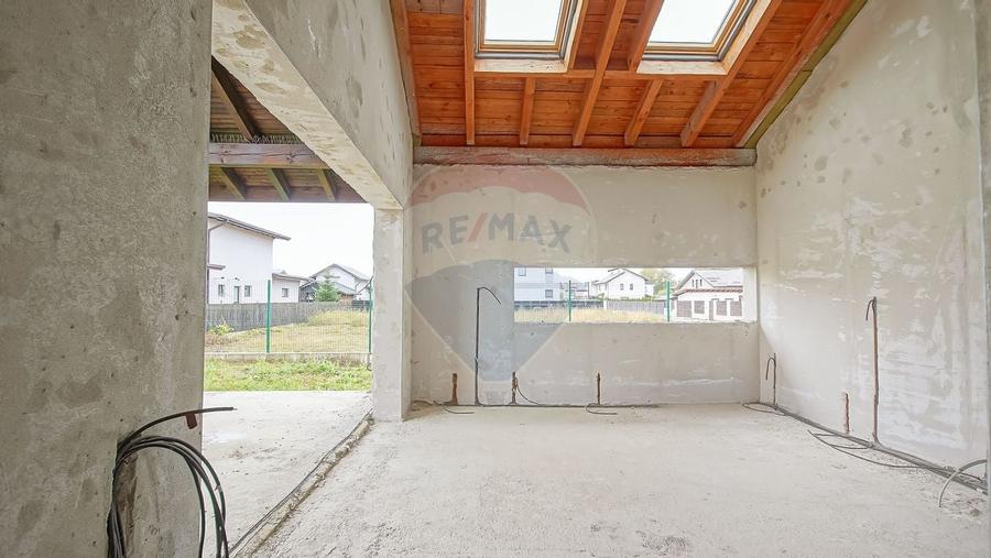 Casa spatioasa la gri, 4 camere, 3 bai, teren 500 mp - zona Bartolomeu - 23