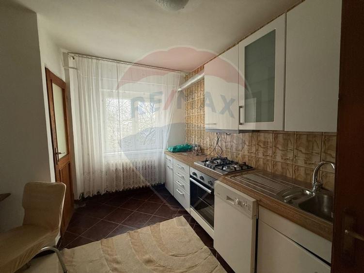 Apartament cu 3 camere de închiriat în zona 1 Mai - 8