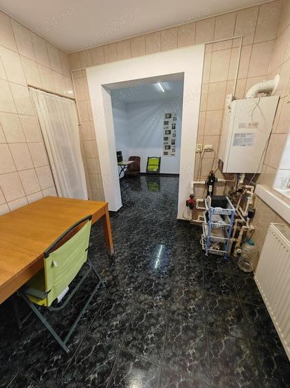 Casa cu 3 dormitoare, 3 bai, bucatarie mare, gradinita si scoala la 200m - 5