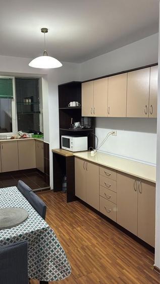 Inchiriez apartament 3 camere - 3