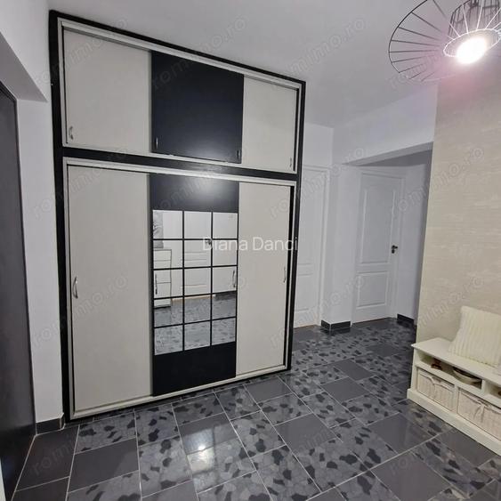 Vand apartament cu 4 camere Vand apartament cu 4 camere