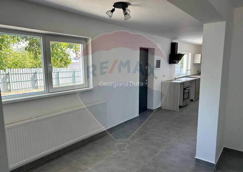 Casa renovata cu 4 camere in Ureche?ti