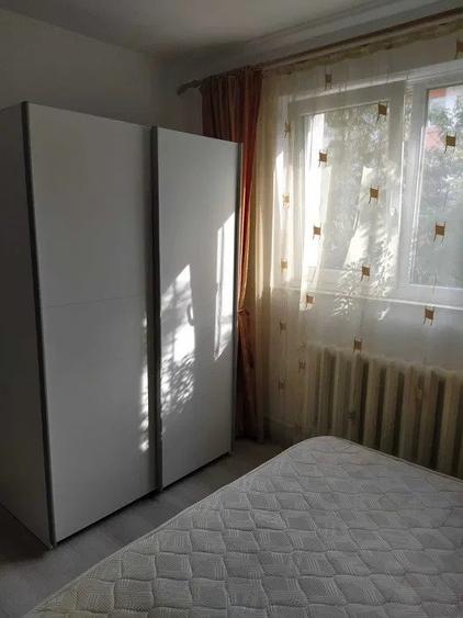 Apartament cu 2 camere, decomandat, etajul 2/4, zona Podu Ros - 3
