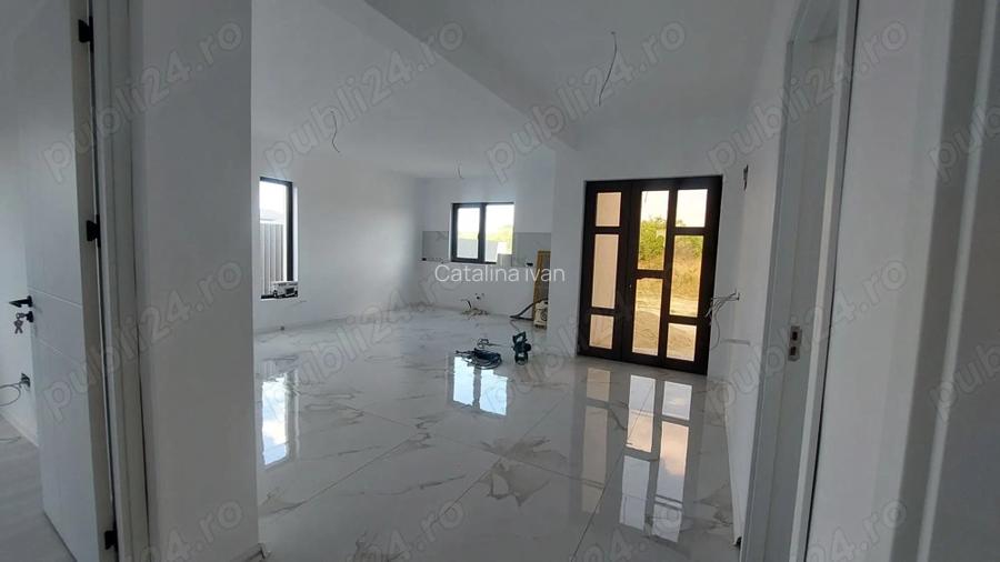 Vand casa cu 3 dormitoare!