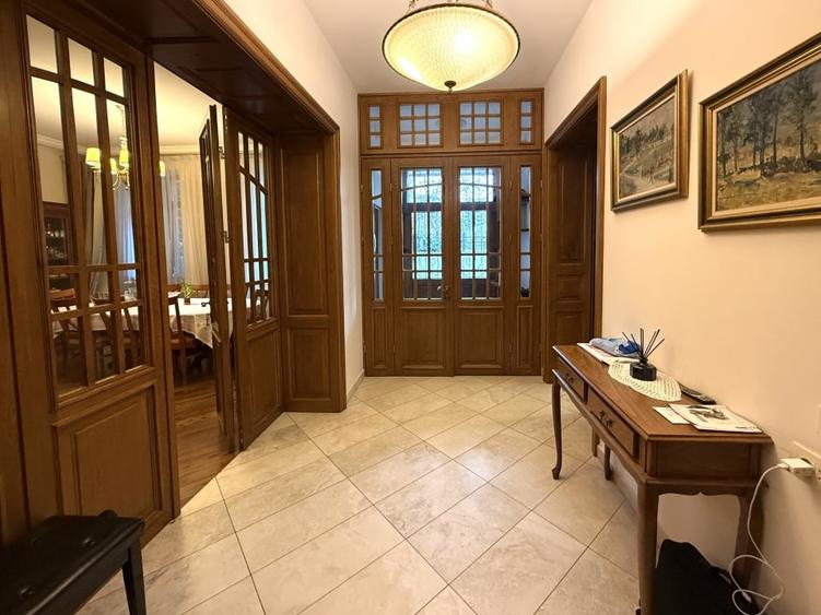 Vilă ultracentrală cu piscină interioară, saună și cramă | Unirii - 34