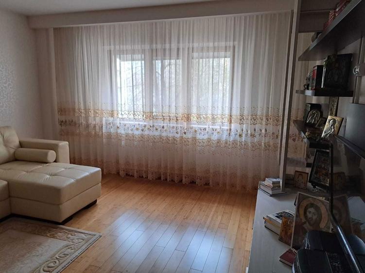 vand apartament 3 camere Bucuresti - 4