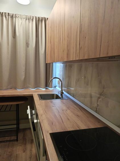 Inchiriez apartament, doua camere, etajul 1. - 6