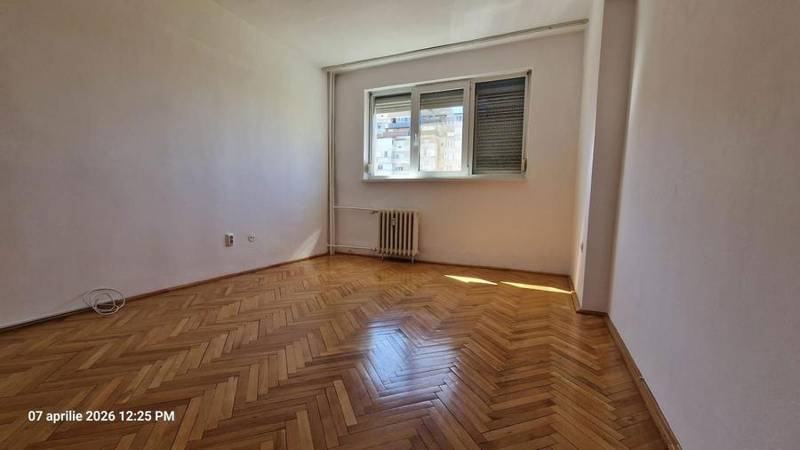 Proprietar vand ap. 2 camere in Oradea, bul. Dacia, et.4/8 decomandat - 7