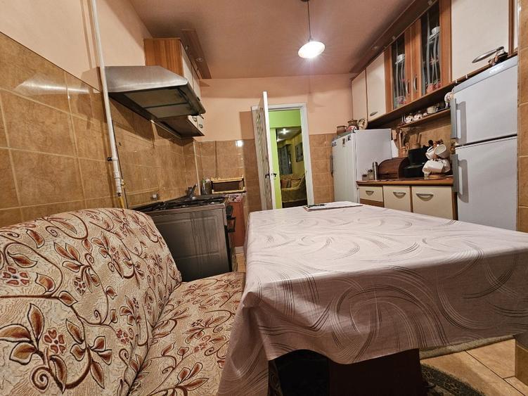 Apartament 4 camere,2 bai,2 balcoane,etaj 2 - 14