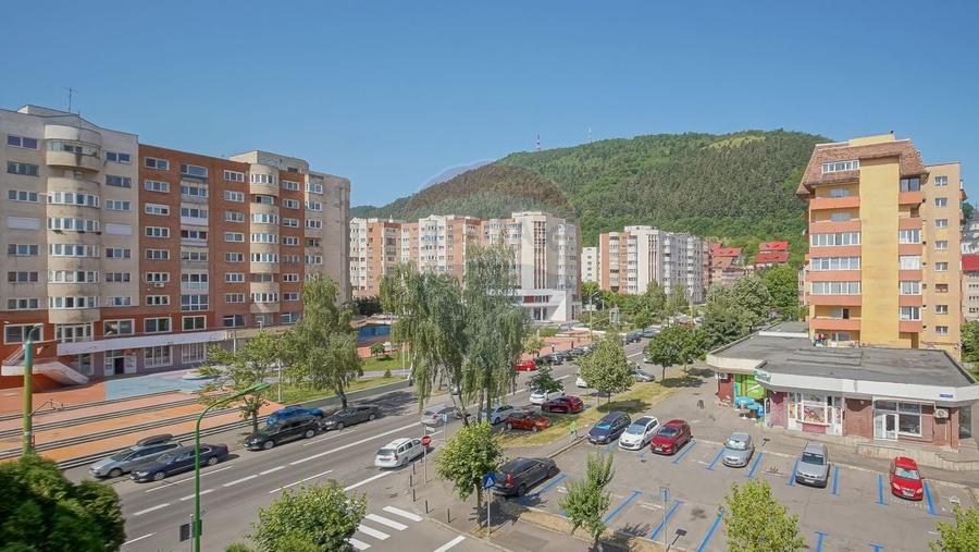 De vanzare 4 camere Racadau-zona Parcul Trandafirilor - 1