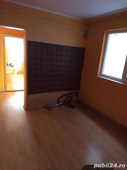 vand apartament trei camere sau schimb cu apartament cu o camera etajul 1 sau parter - 2