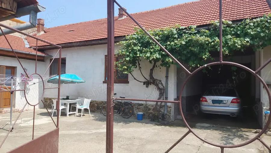 Casa la tara intr-o zona frumoasa - 1