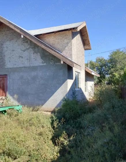 casa de vanzare cu mansarda la gri - 2