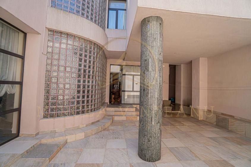 Ultracentral -Cladire impozanta  D+P+2E. - 44