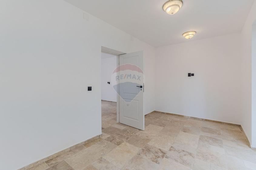 COMISION 0 | Birou modern si luminos la casa cu gradina privata - 16