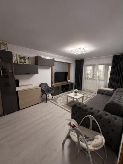 Apartament cu 3 camere decomandat în Central