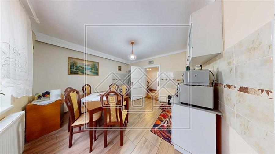Casă individuală cu 6 camere cu Teren 950 Mp în Valea Aurie