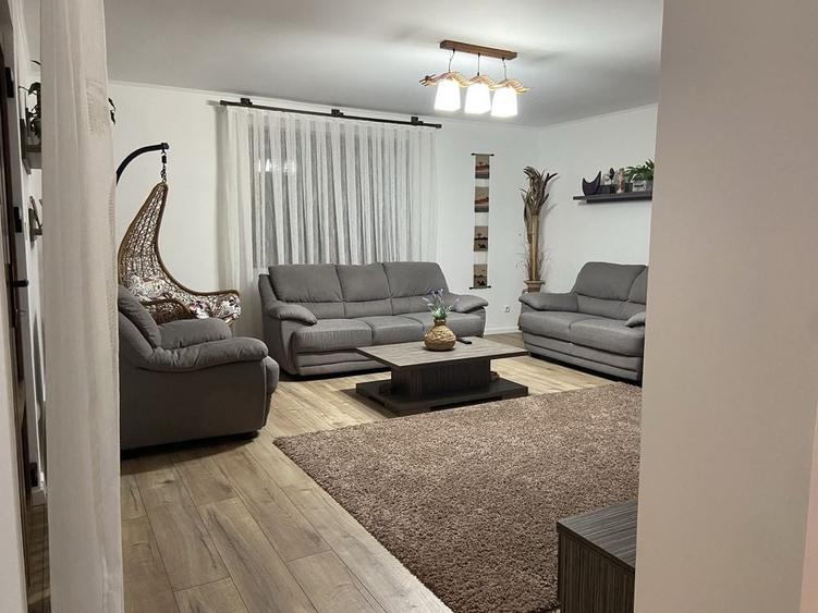 Casă cu 4 camere în Central