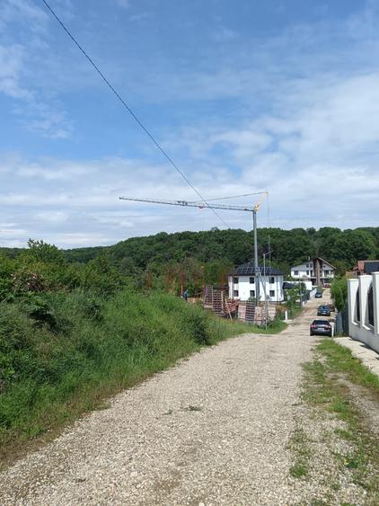 Teren deosebit, langa padure - 2