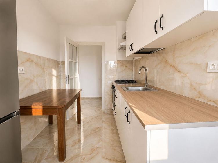 Apartament cu 3 camere decomandat, mobilat în Tractorul