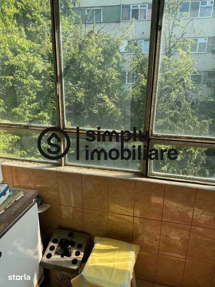 Apartament cu 3 camere decomandat în Rovine