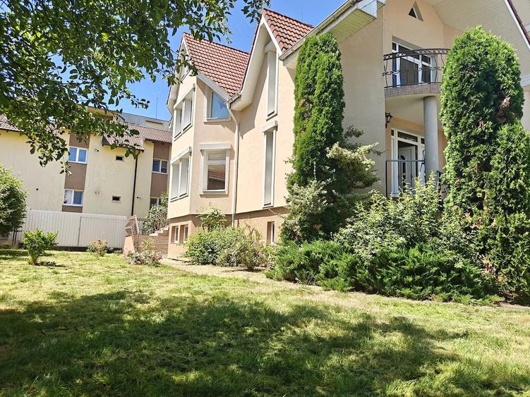 Casă cu 6 camere cu Teren 700 Mp în Tudor Vladimirescu