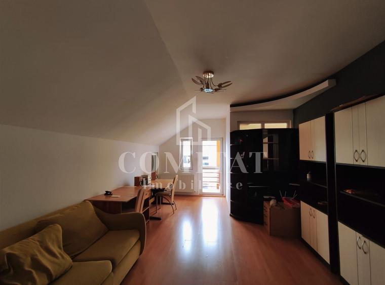 Apartament cu 3 camere decomandat, mobilat în Zorilor