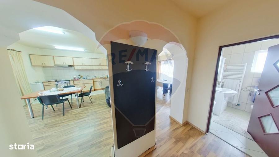 Casă cu 4 camere cu Teren 818 Mp în Central