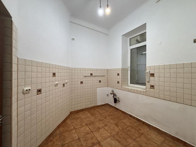 Apartament cu 4 camere circular în P-ța Romană