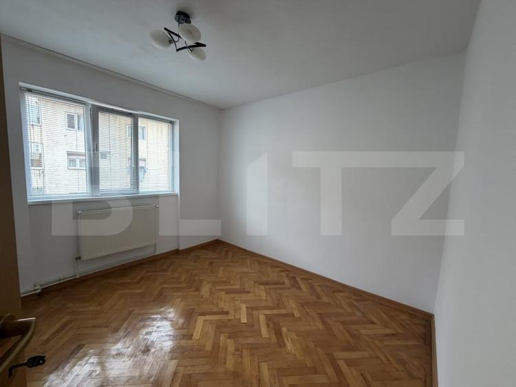 Apartament cu 3 camere decomandat, mobilat în Central