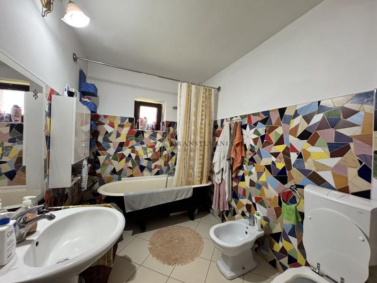 Casă individuală cu 4 camere cu Canalizare în Ruși