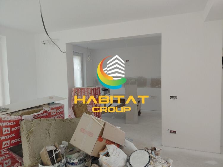 Apartament cu 5 camere decomandat în Est