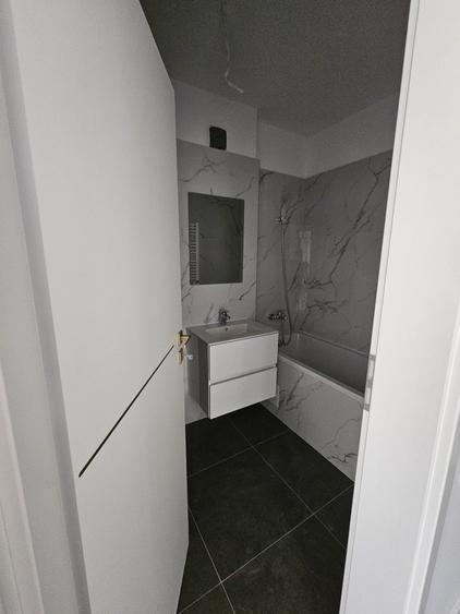 Apartament cu 3 camere decomandat în Titan