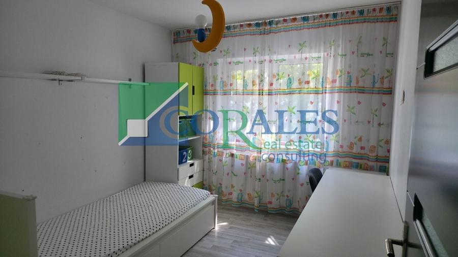 Apartament cu 3 camere decomandat, mobilat în Aradului