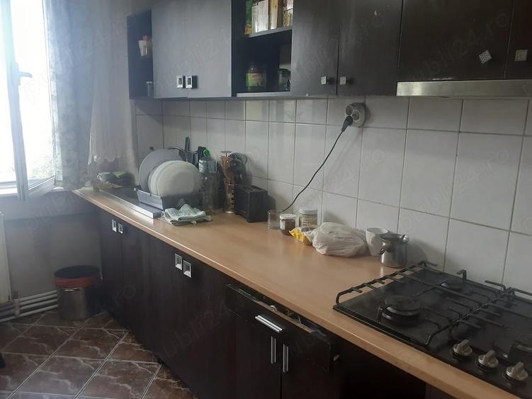 Apartament cu 3 camere semidecomandat în Hipodrom