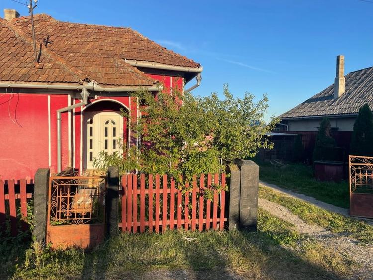 Casă individuală cu 2 camere cu Teren 2751 Mp în Lucăcești