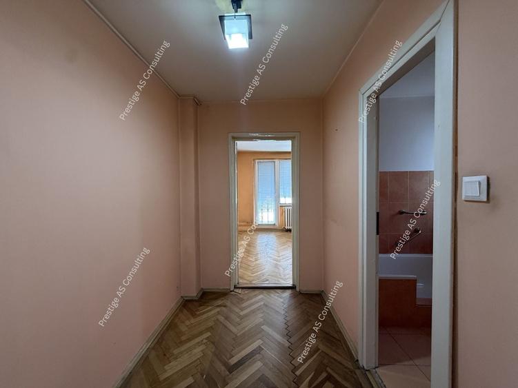 Apartament cu 4 camere decomandat în Central