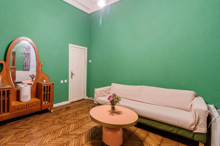 Apartament cu 3 camere decomandat în Calea Victoriei