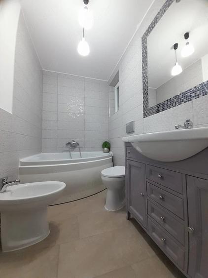Apartament cu 4 camere semidecomandat în Central