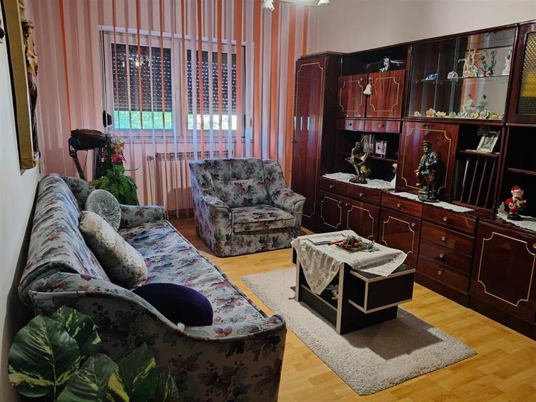 Apartament cu 2 camere decomandat, mobilat în Radu Negru