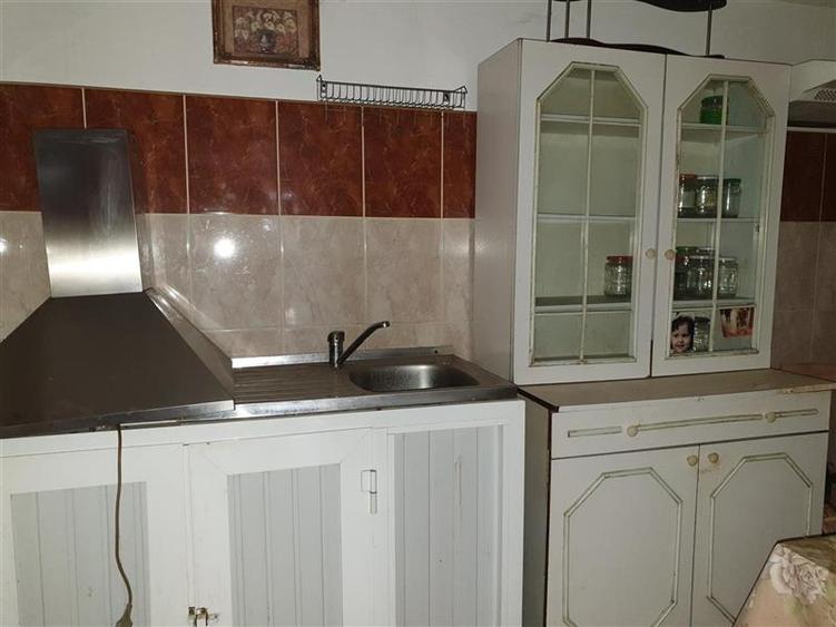 Casă individuală cu 4 camere cu Canalizare în Vest