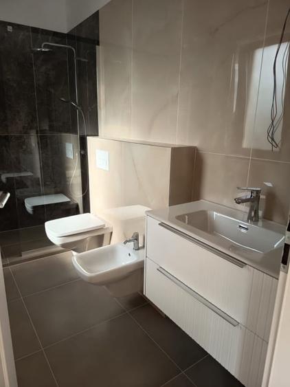 Duplex cu 5 camere cu Canalizare în Dumbrăvița