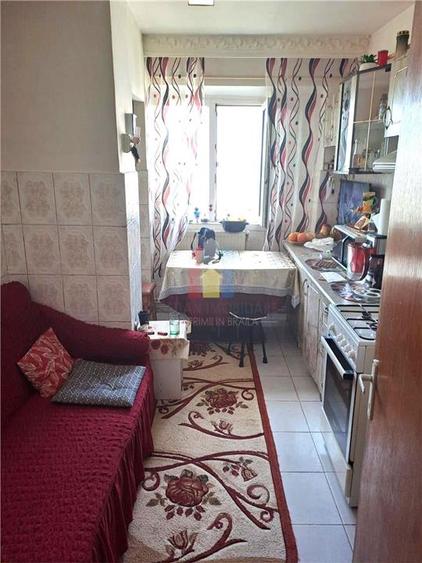 Apartament cu 4 camere decomandat în Viziru 3