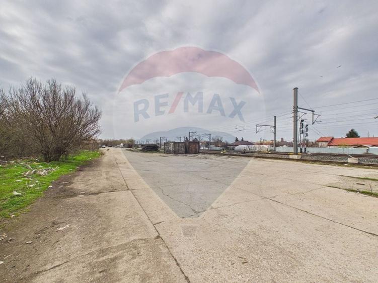 Spațiu industrial, de 7,850 mp, în Periferie